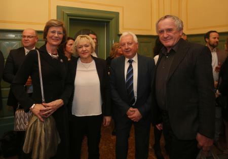 ONA ali ON 10 FOTO LJUBO VUKELIČ